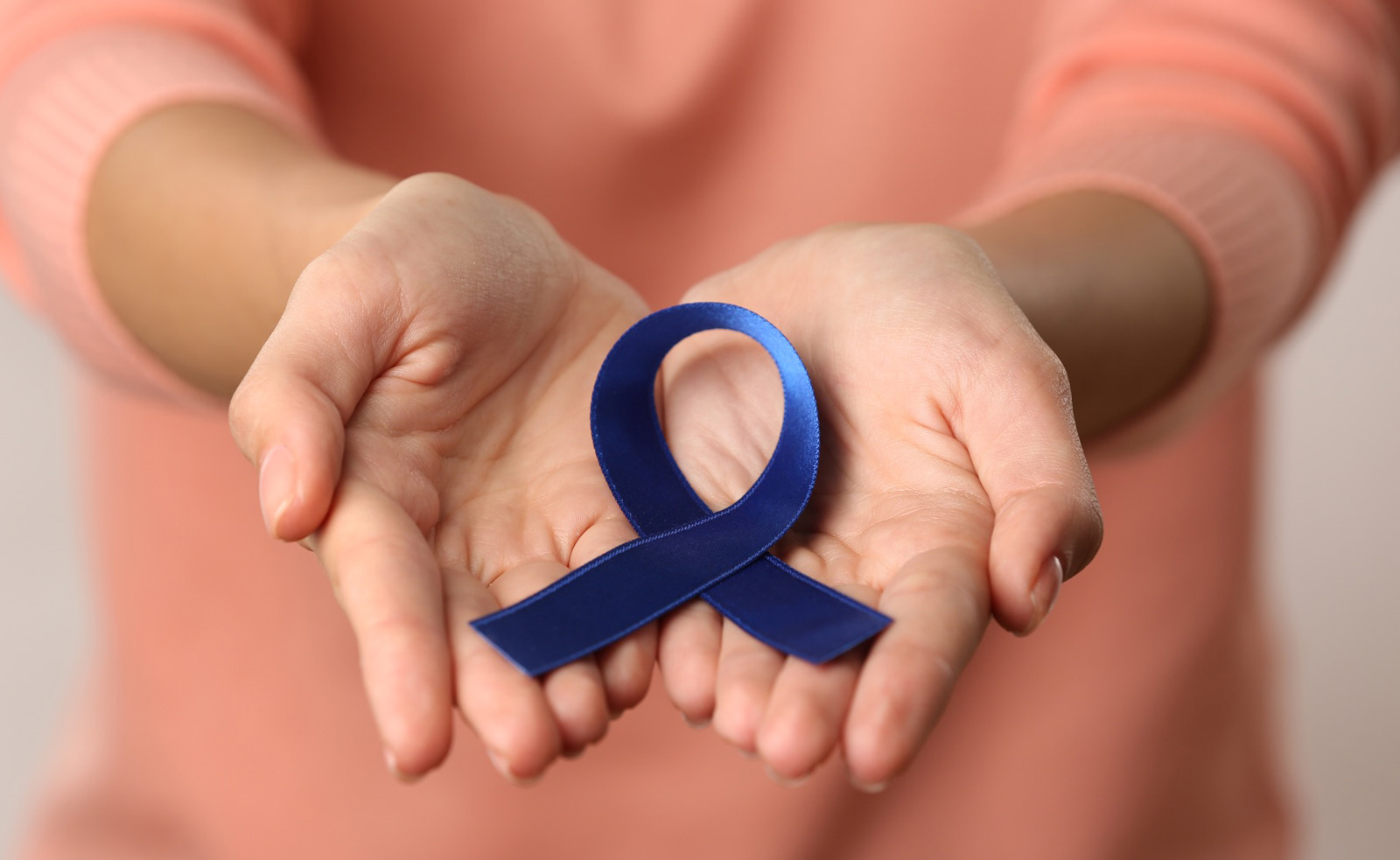 World Colon Cancer Day, with the aim of raising awareness of the need to adopt healthy habits for the prevention of this tumor, as well as the importance of its early diagnosis.